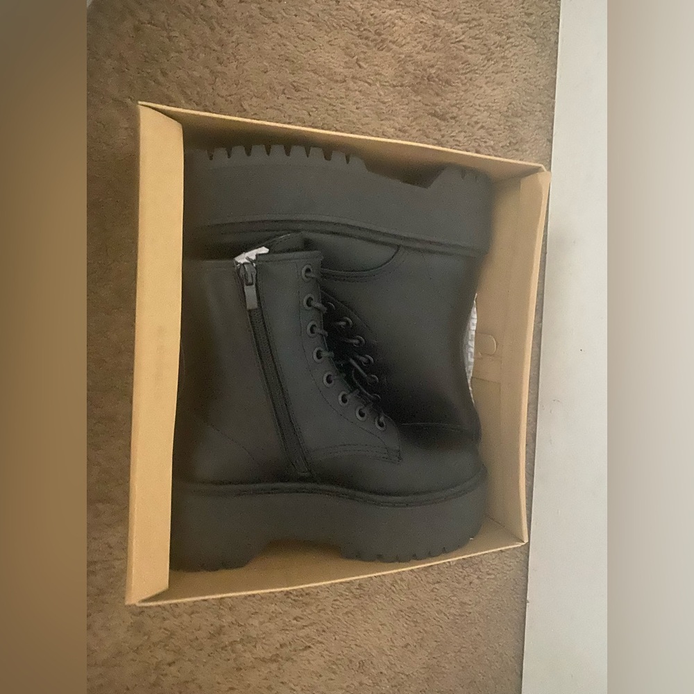 Steve Madden combat boot